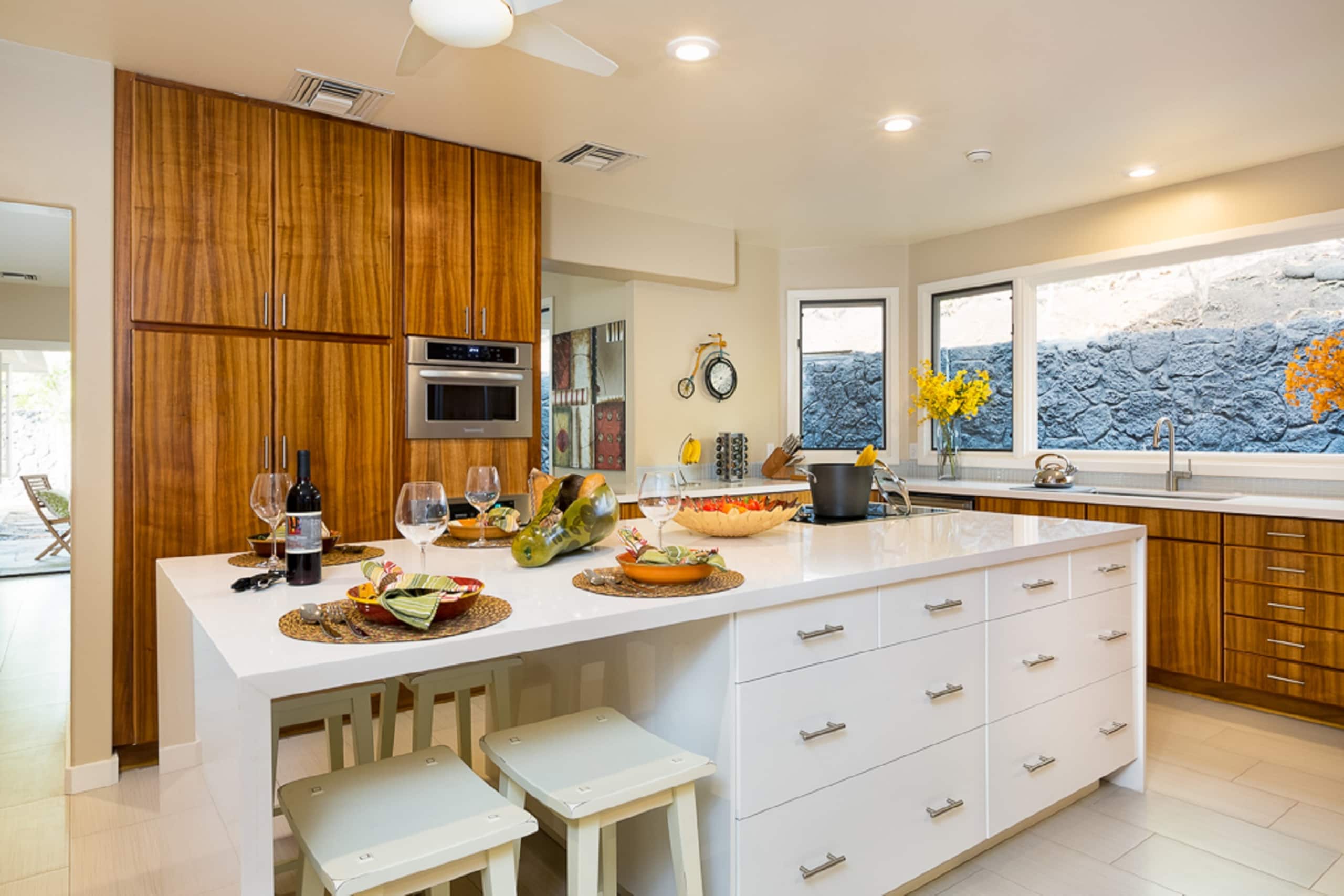 Home in Kailua-Kona · ★4.53 · 5 bedrooms · 7 beds · 3.5 private baths - Image 10