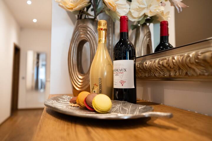 Luxury Penthouse in Center, Private Wellness + Gym gallery image 4