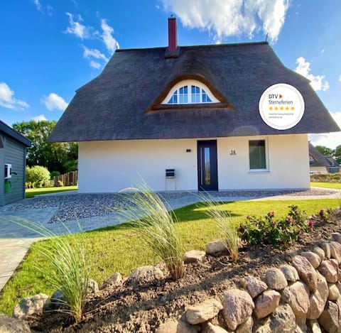 House 14 "Lotta" - vacation home with sauna and fireplace