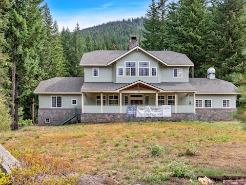 Government Camp Lodge's|Hot Tub|Room for Family