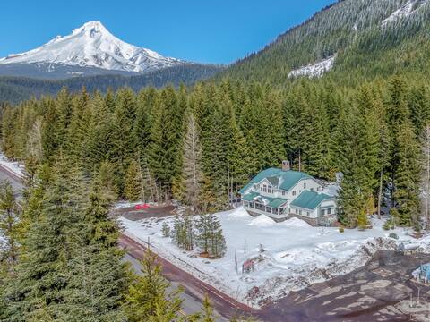 Government Camp Lodge's|Hot Tub|Room for Family