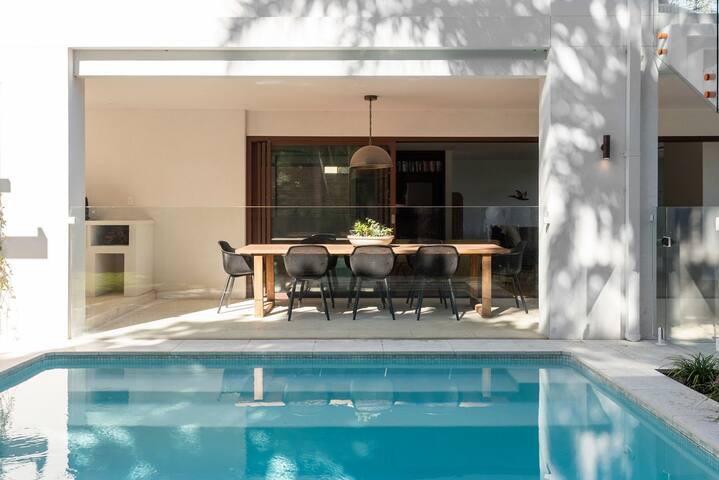 The Lookout by Palm Beach Holiday Rentals gallery image 5