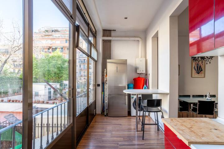 Comfortable and huge 4BD – 2BTH Rambla Catalunya gallery image 3