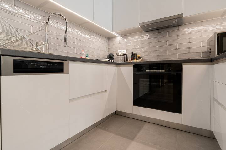 LIV – Luminous & Spacious Apartment in Pagrati gallery image 5