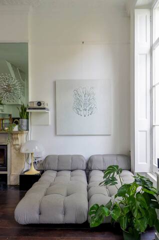 Georgian Eco Retreat: Moments From Hyde Park gallery image 4