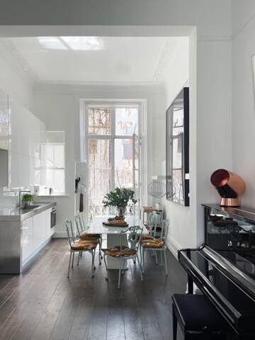 Georgian Eco Retreat: Moments From Hyde Park gallery image 5