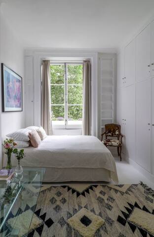 Georgian Eco Retreat: Moments From Hyde Park gallery image 2