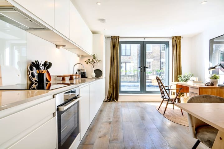 Luxury Penthouse with Terrace in Bloomsbury gallery image 3