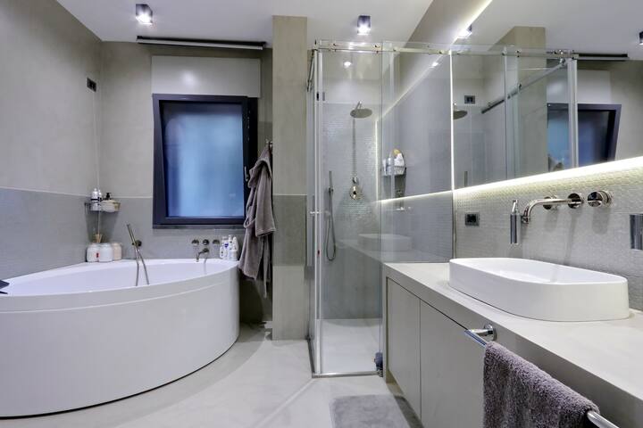 [Vatican > 5mins] Villa outdoor pool* + Terrace gallery image 5