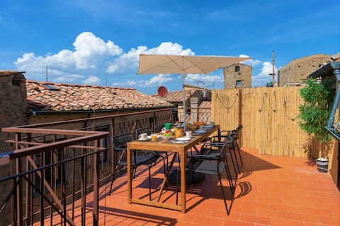 Proprietà Airbnb di successo: Volterra “Casa di Charme” with Terrace a Pisa