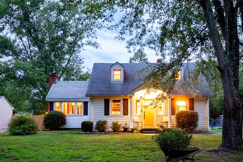 Wine Country Cottage, Hot Tub, Game Room, Slps 12