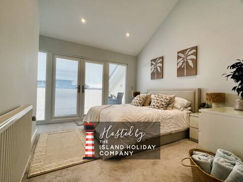 Seagrass – Elegant Coastal Hse, Sea Views Nr Beach