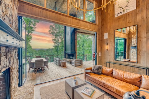 Luxury Modern Cabin • Hot Tub • Fireplace