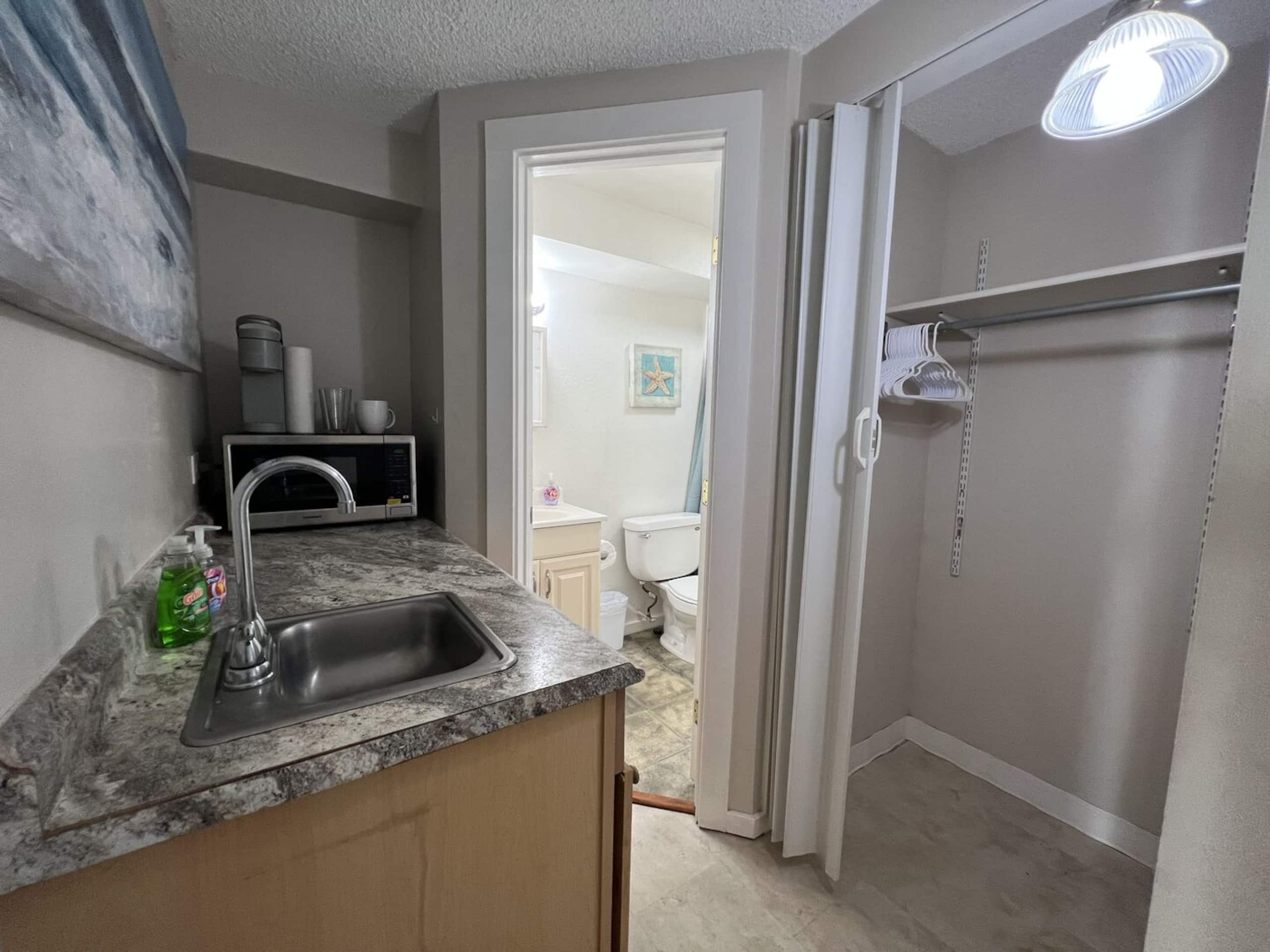 Condo in Honolulu · ★4.63 · 1 bedroom · 1 bed · 1 bath - Image 7