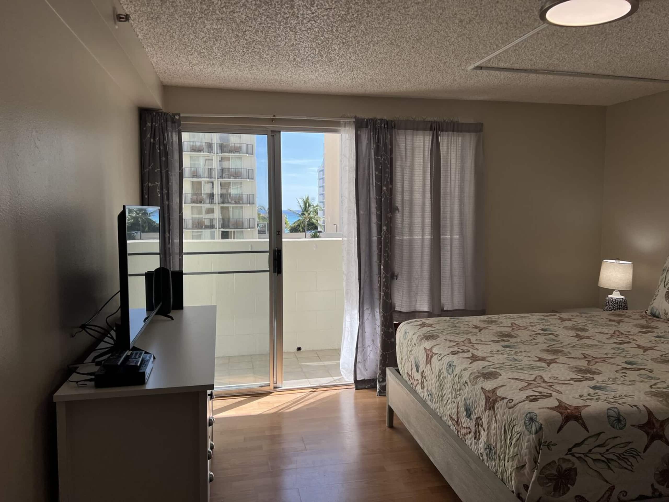 Condo in Honolulu · ★4.63 · 1 bedroom · 1 bed · 1 bath - Image 6