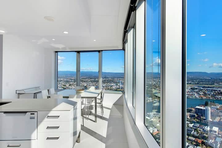 Stunning 2 Bedroom Ocean Views Apartment - Coasthm - Surfers Paradise