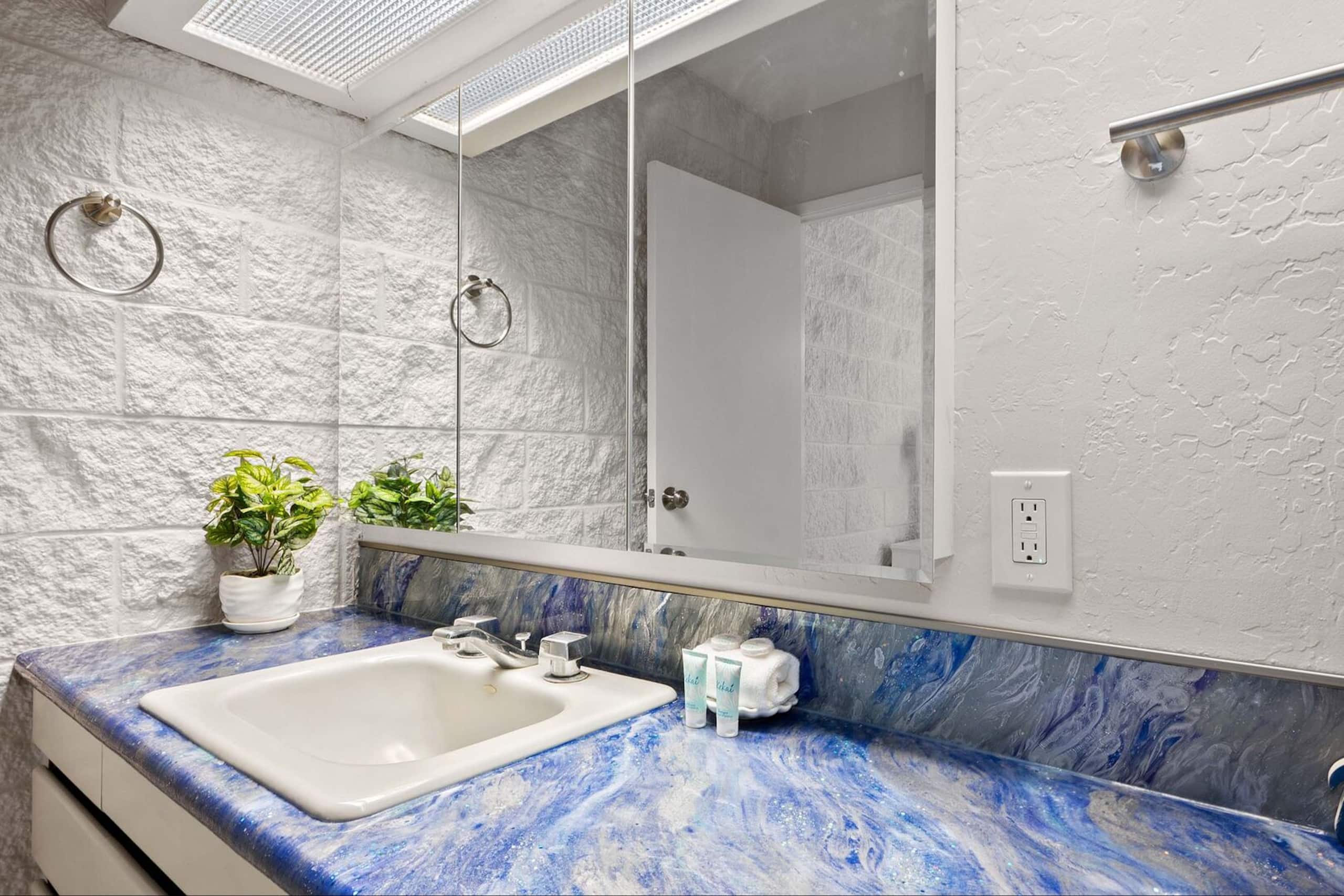 Condo in Wailuku · ★4.88 · 2 bedrooms · 3 beds · 2 baths - Image 24