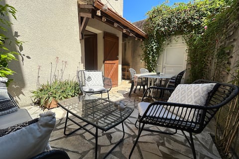 Villa Isabelle – Large bright house with courtyard