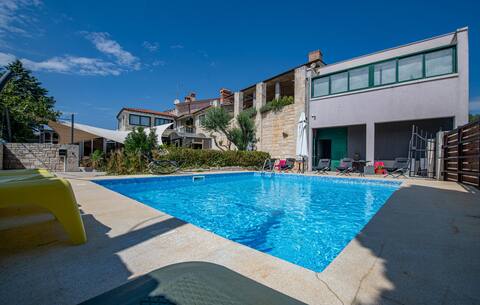 Amazing home in Pula with sauna