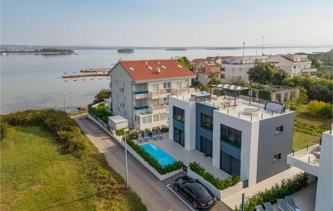 Nice home in Pasman with WiFi