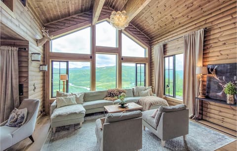 5 bedroom stunning home in Vøringsfoss