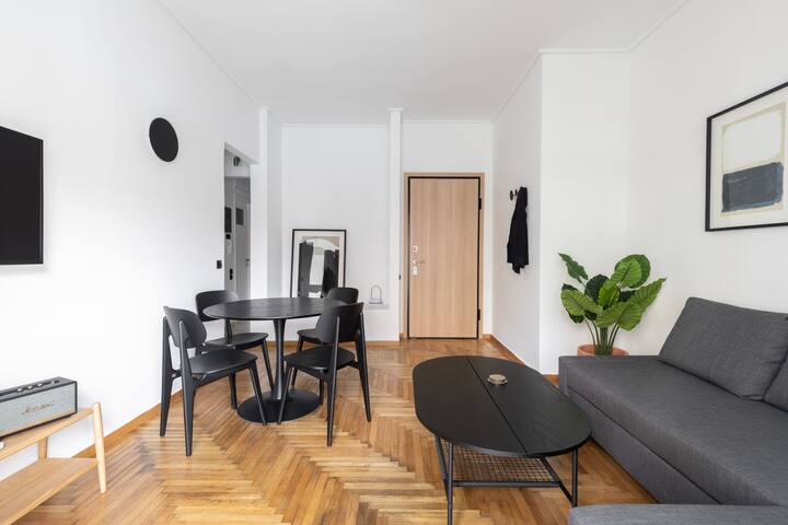 Elliot Neapoli: Two Bedroom Apartment with Terrace