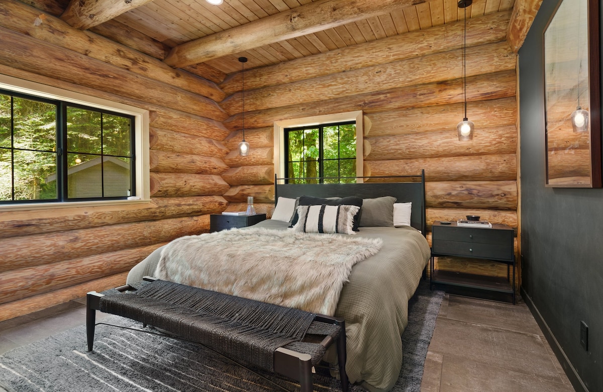 Te damos la bienvenida a la suite principal, un paraíso personal de elegancia y confort para tu relajante indulgencia.