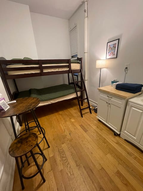 Successful Airbnb property: Private room with Shared bath on Union Square 10 in Gramercy