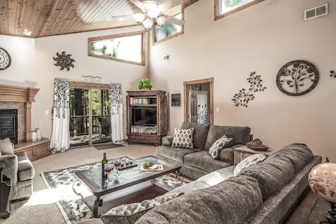 Shady Pines | Pet Friendly, Game Room, Luxury!