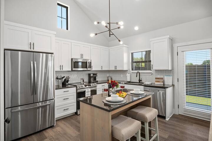 Escape to Eagle Village at Fredericksburg managed Airbnb listing 2