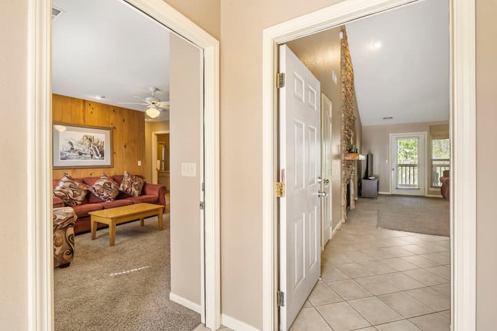 Full Condo & Suite With Kitchenette - Connecting - Branson West, MO
