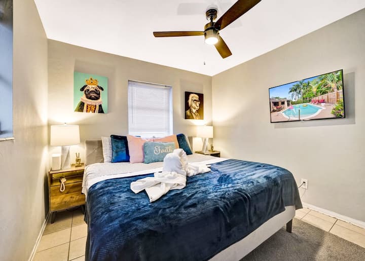 我们的房源有6间卧室，因此有足够的空间供您的家人和朋友使用