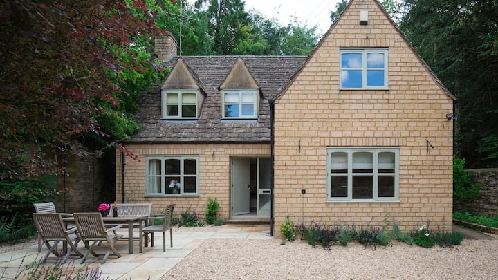 Woodland Cottage, Temple Guiting, Pet Friendly - Winchcombe
