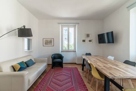 Apt. near the station (Giuka Apartment)