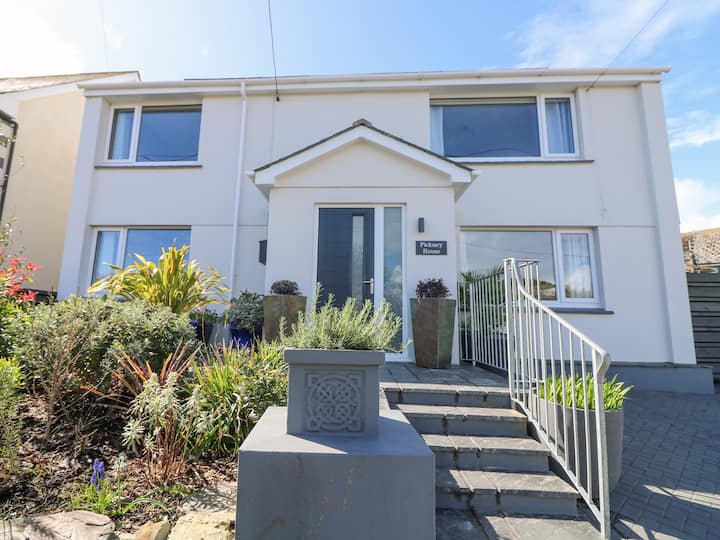 Pickney House - Looe