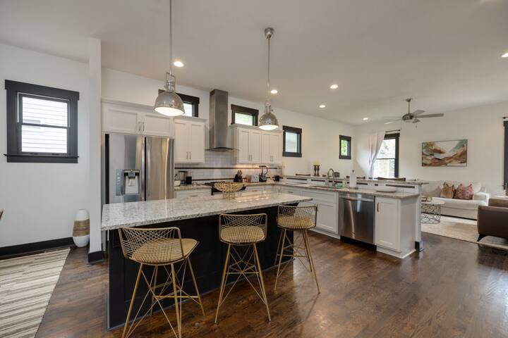 East Nashville | Pool Table & Yard | 30 Day Min gallery image 4