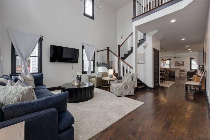 East Nashville | Pool Table & Yard | 30 Day Min gallery image 2