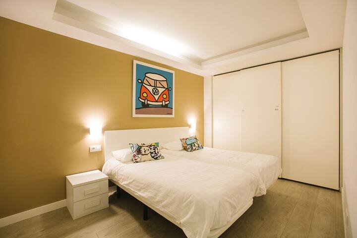 5 Getaria A , super central spacious apartment gallery image 3