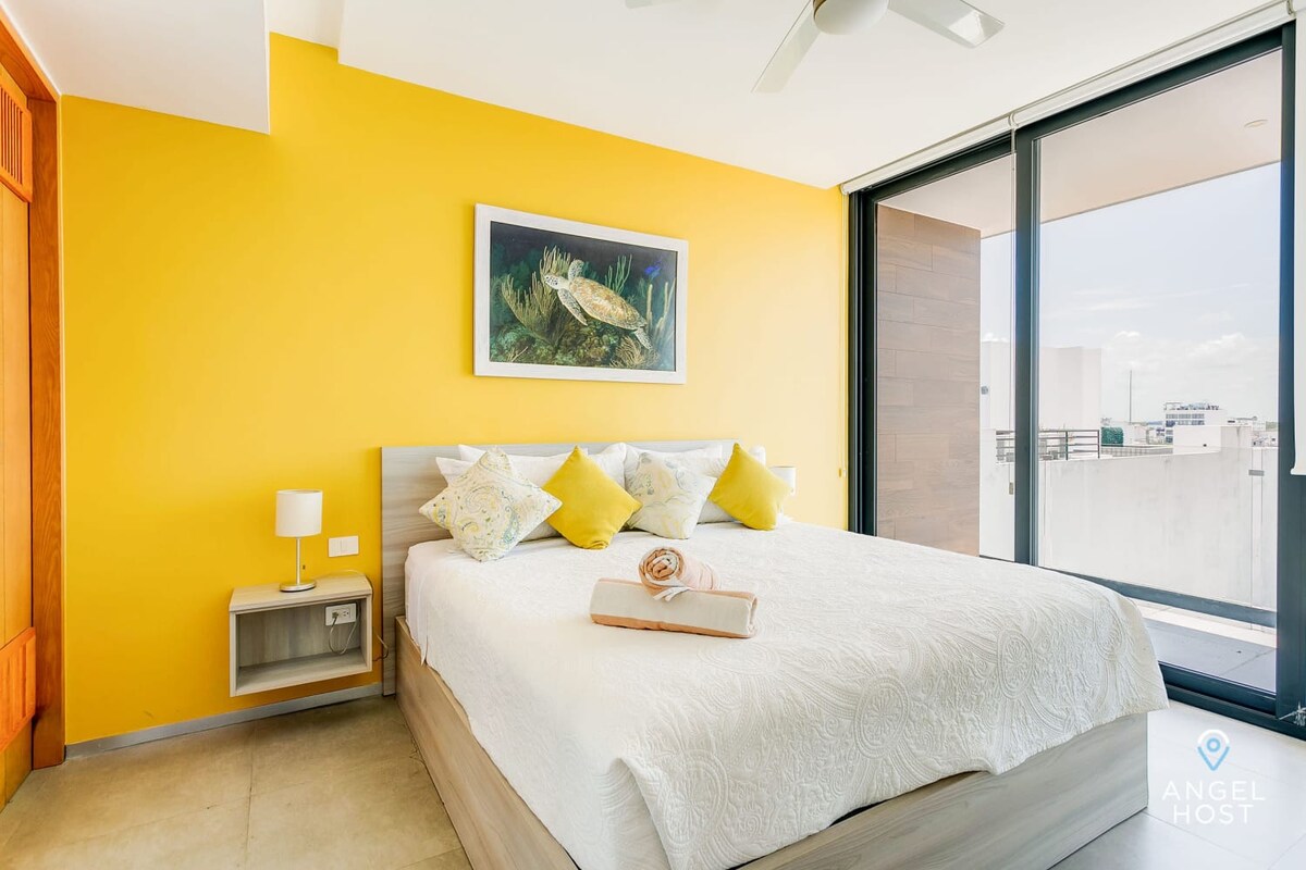 Bračni krevet i izlaz na balkon