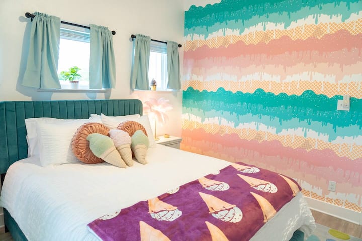 Bedroom with queen bed