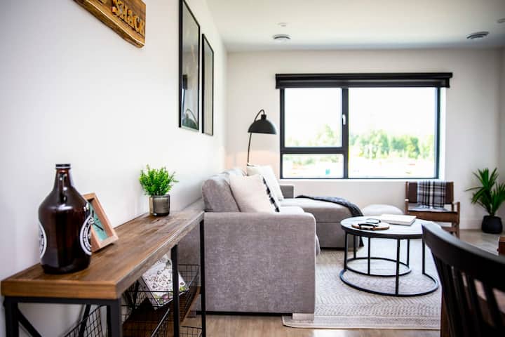 The Shred Shack - Stylish Revelstoke Condo - 레블스토크