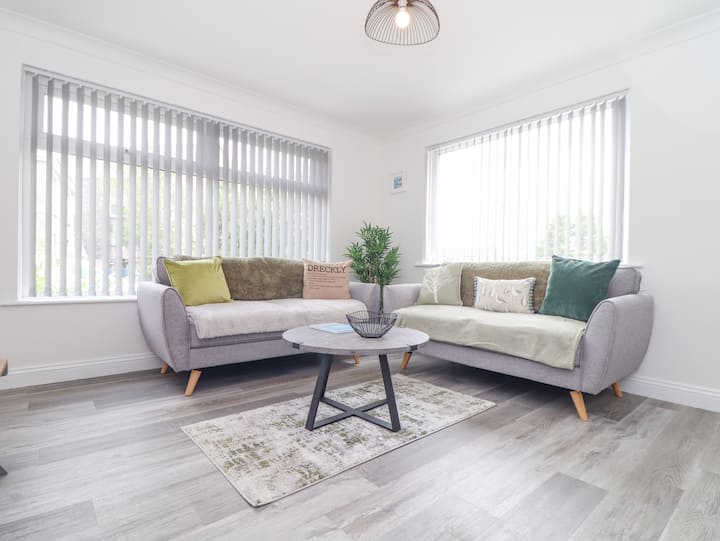 Apple Tree Bungalow - Camborne