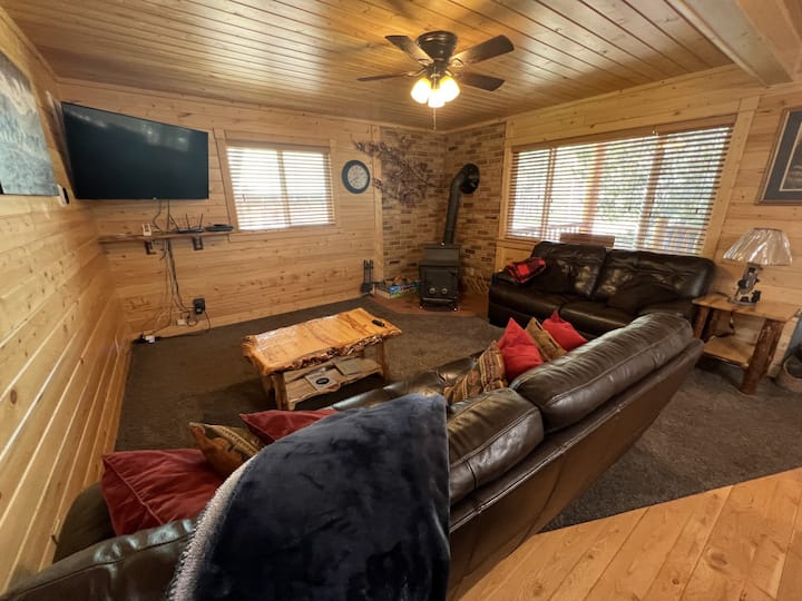 Rustic Cabin & Loft, Smart Tvs, Firepit - Island Park, ID