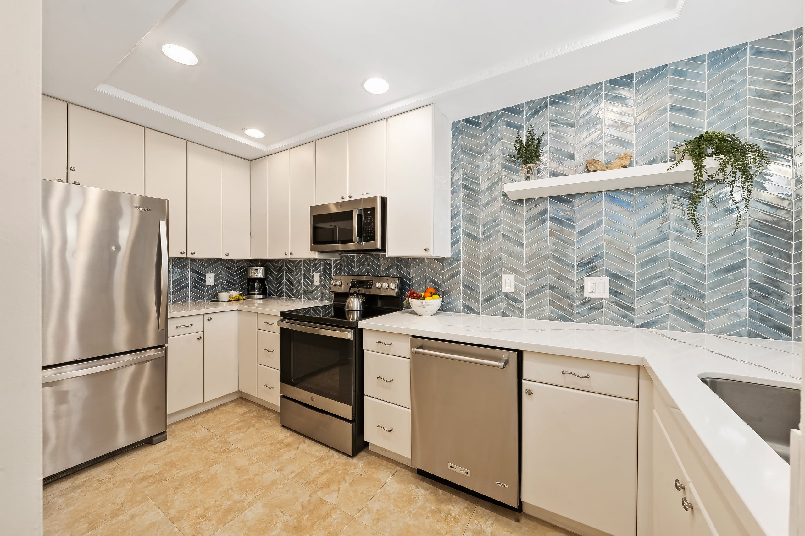 Condo in Lahaina · ★4.83 · 1 bedroom · 2 beds · 2 baths - Image 6