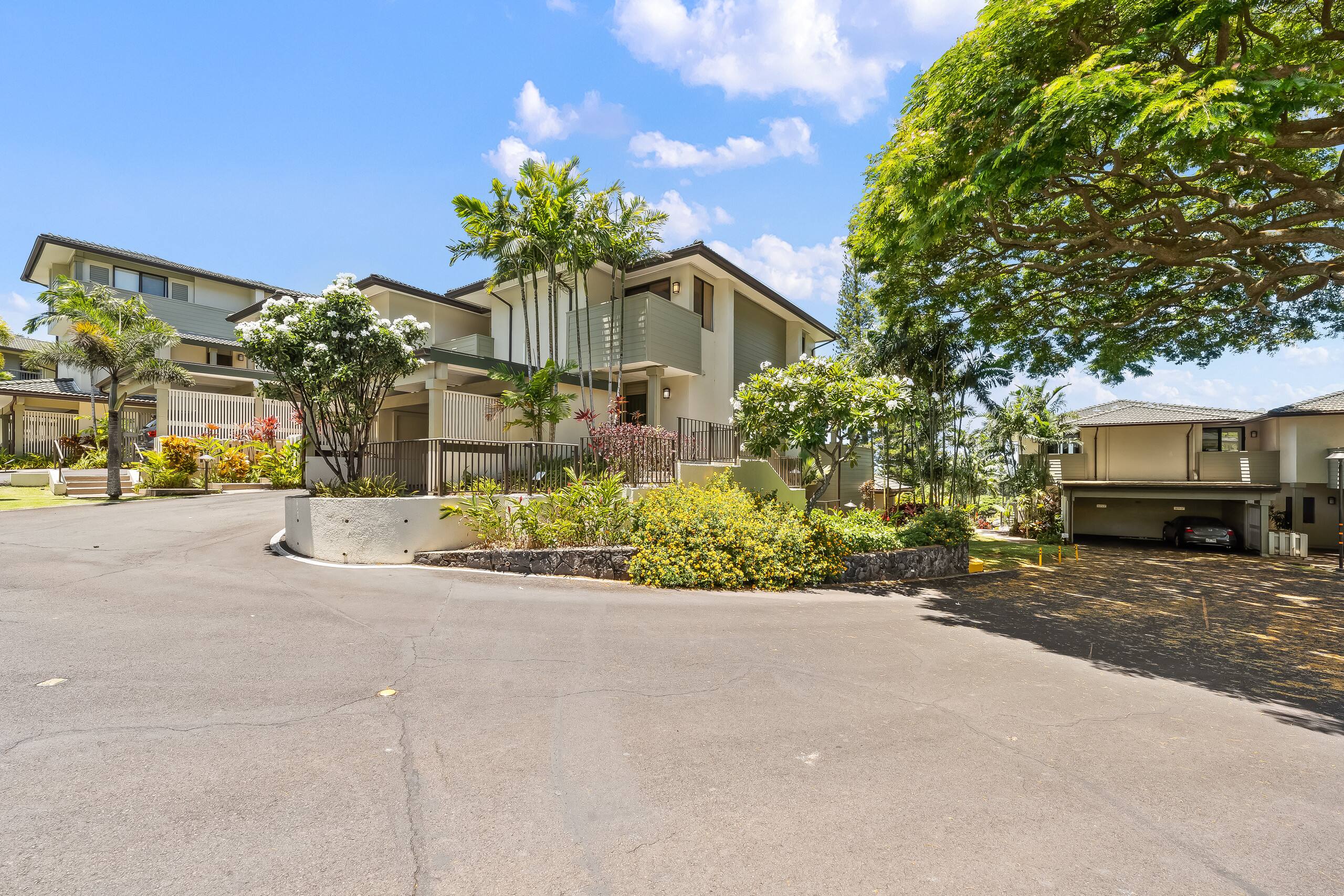 Condo in Lahaina · ★4.83 · 1 bedroom · 2 beds · 2 baths - Image 34