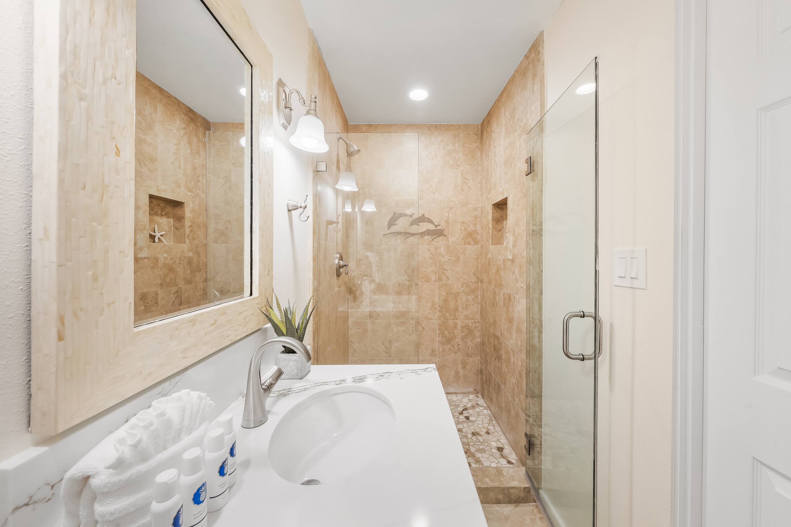Condo in Lahaina · ★4.83 · 1 bedroom · 2 beds · 2 baths - Image 25