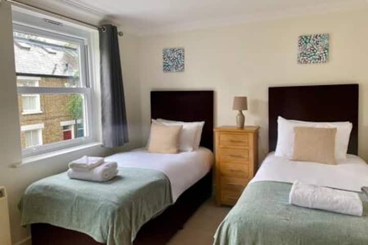 Manor House - Duplex 2 Bed 2 Bath · Manor House - Duplex 2 Bedroom 2 Bathroom