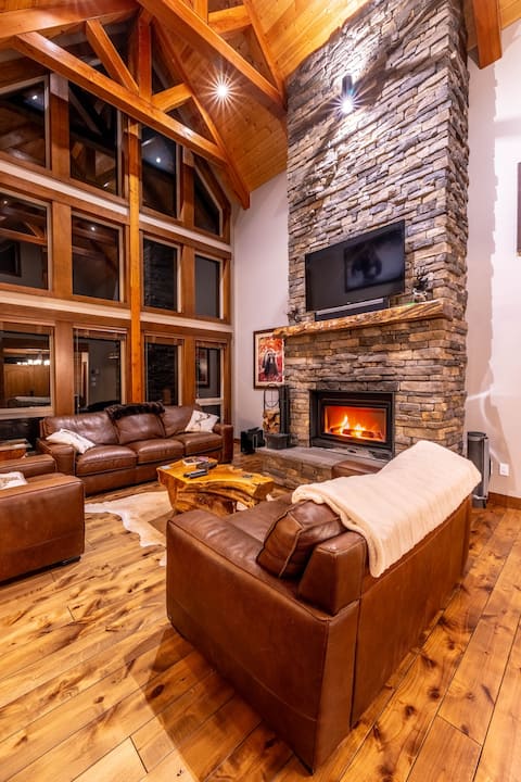 Mountain Paradise with Private Hot Tub