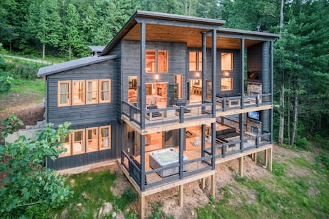 Modern Lux Cabin / Hot Tub / Ping Pong / Wet Bar