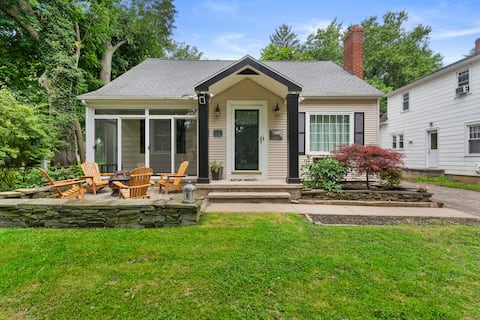 Enclosed Porch | Walk to Lake Ontario | Irondequoi
